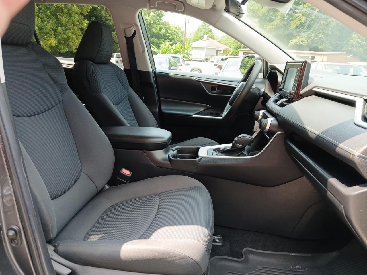 Toyota RAV4 LE 2021