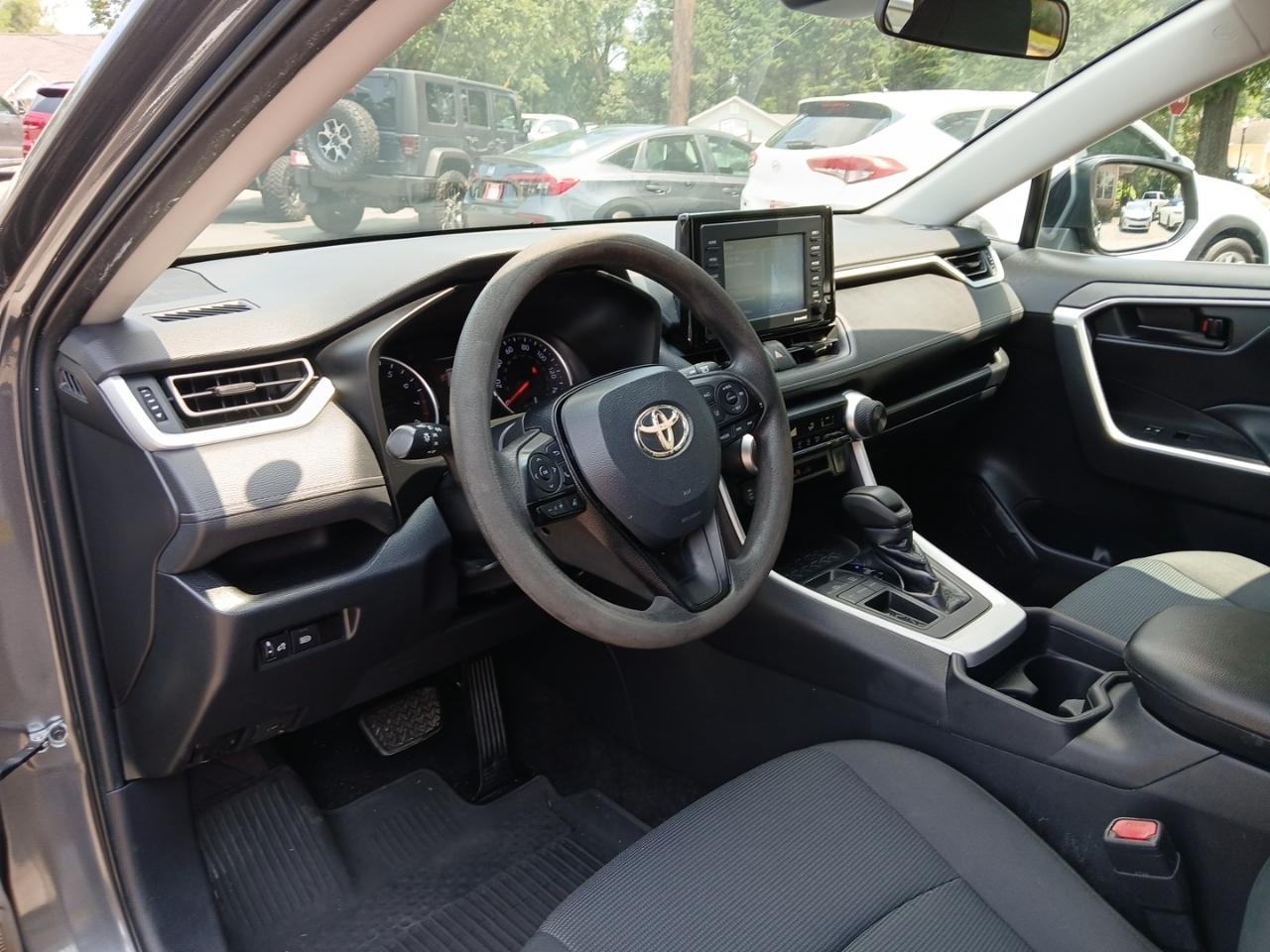 Toyota RAV4 LE 2021