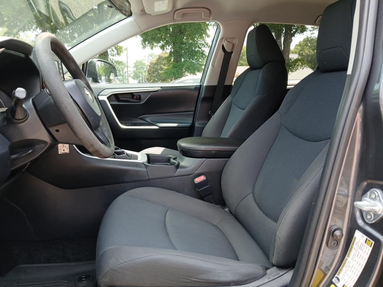 Toyota RAV4 LE 2021