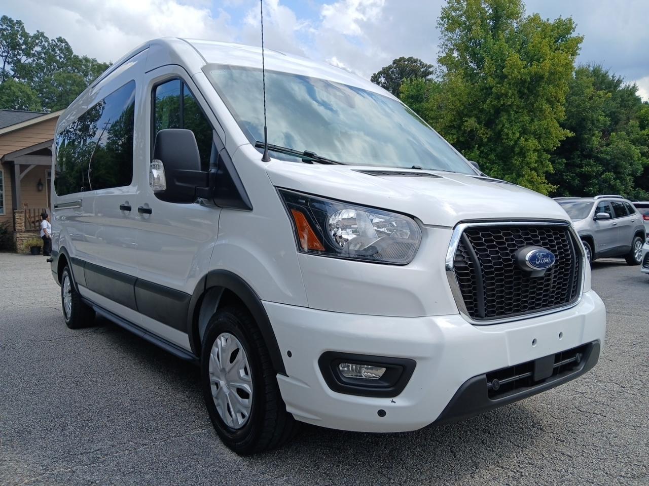 Ford Transit 350 Wagon Med. Roof XL w/Sliding Pass. 148-in. WB 2024