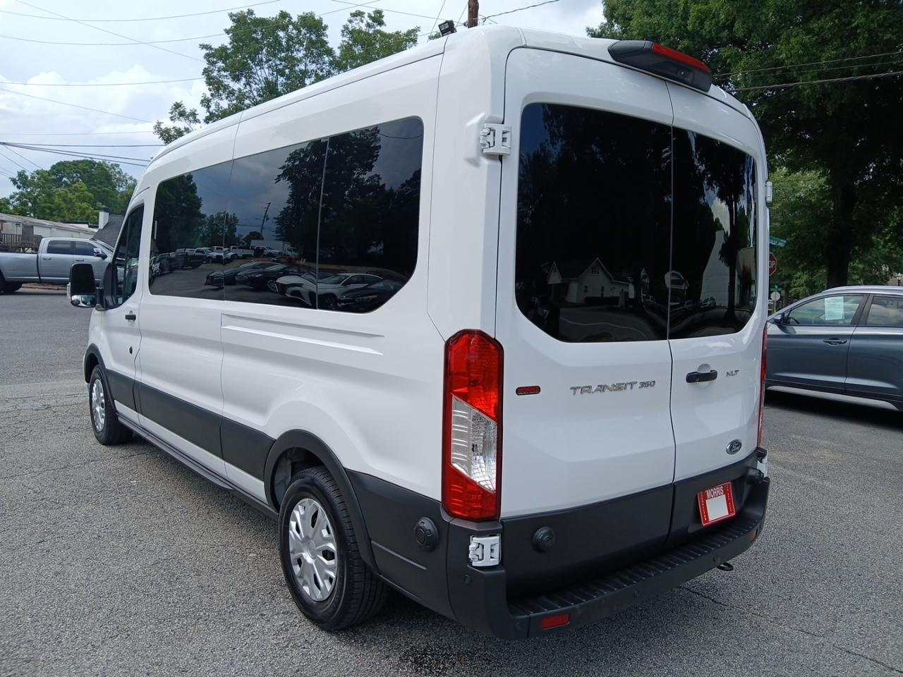 Ford Transit 350 Wagon Med. Roof XL w/Sliding Pass. 148-in. WB 2024