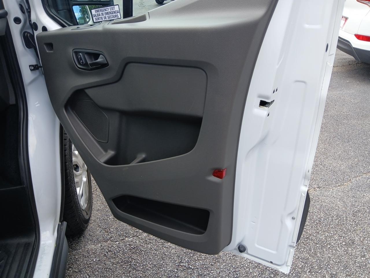 Ford Transit 350 Wagon Med. Roof XL w/Sliding Pass. 148-in. WB 2024