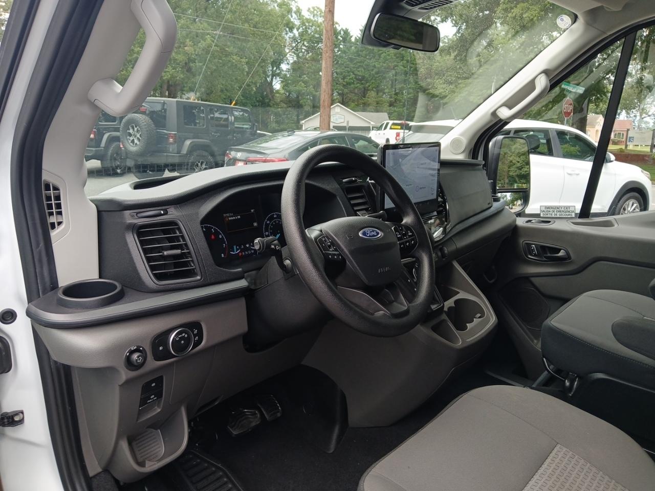Ford Transit 350 Wagon Med. Roof XL w/Sliding Pass. 148-in. WB 2024