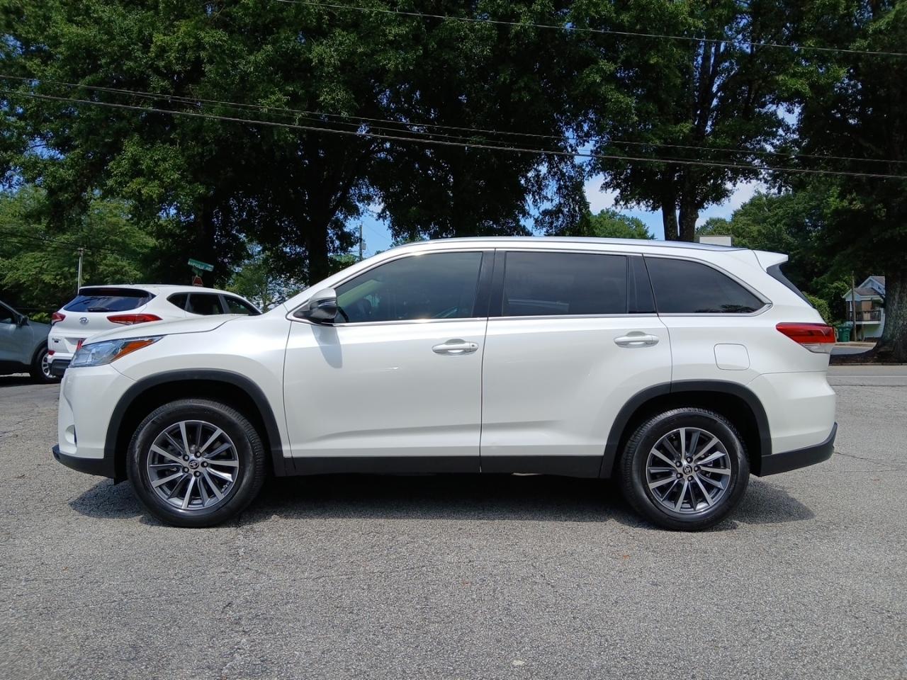 Toyota Highlander SE FWD V6 2019