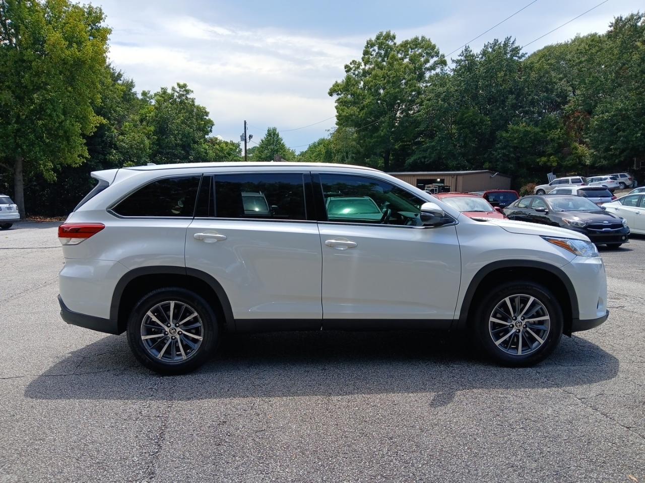 Toyota Highlander SE FWD V6 2019