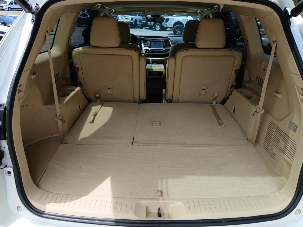 Toyota Highlander SE FWD V6 2019