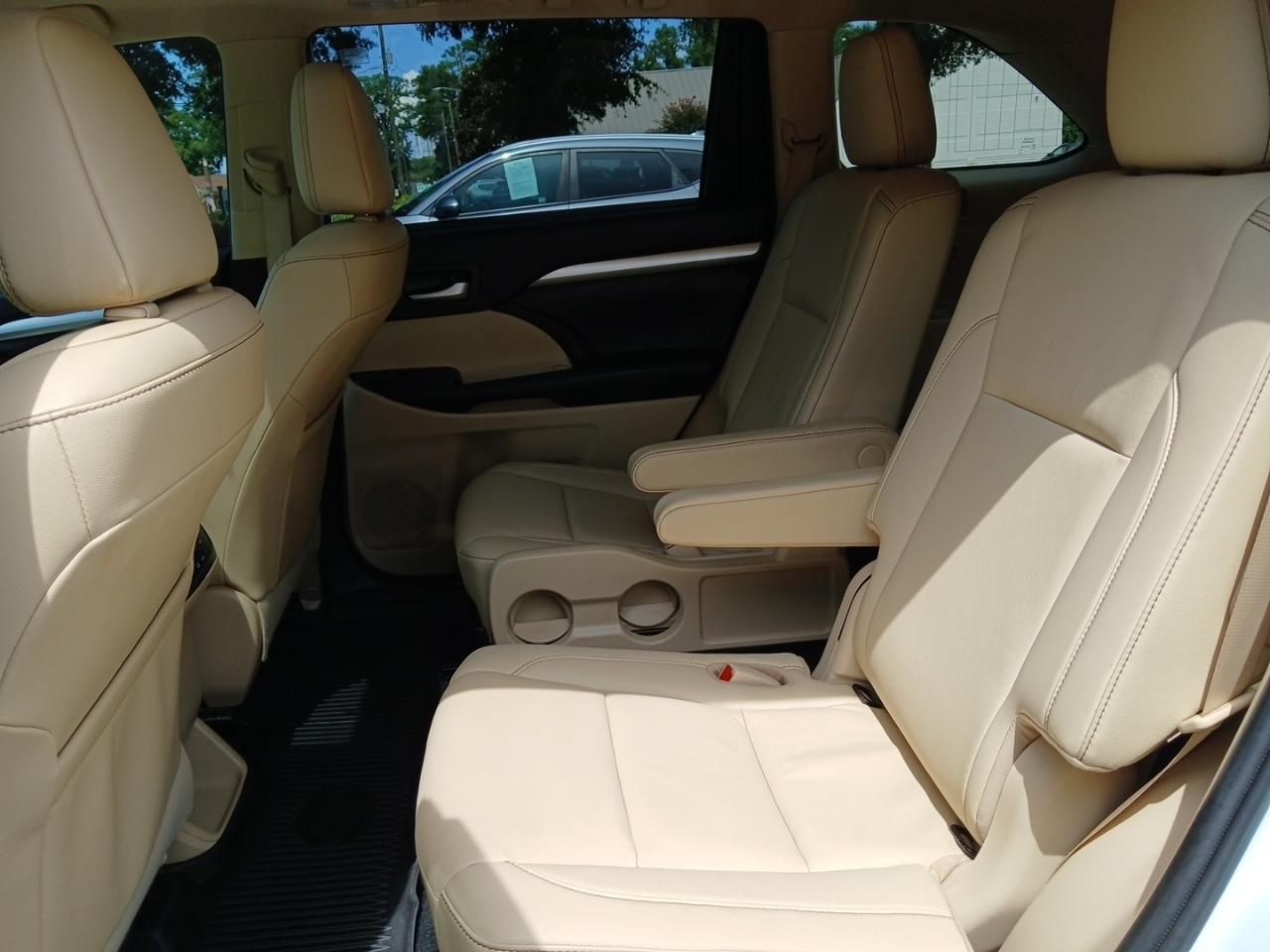 Toyota Highlander SE FWD V6 2019