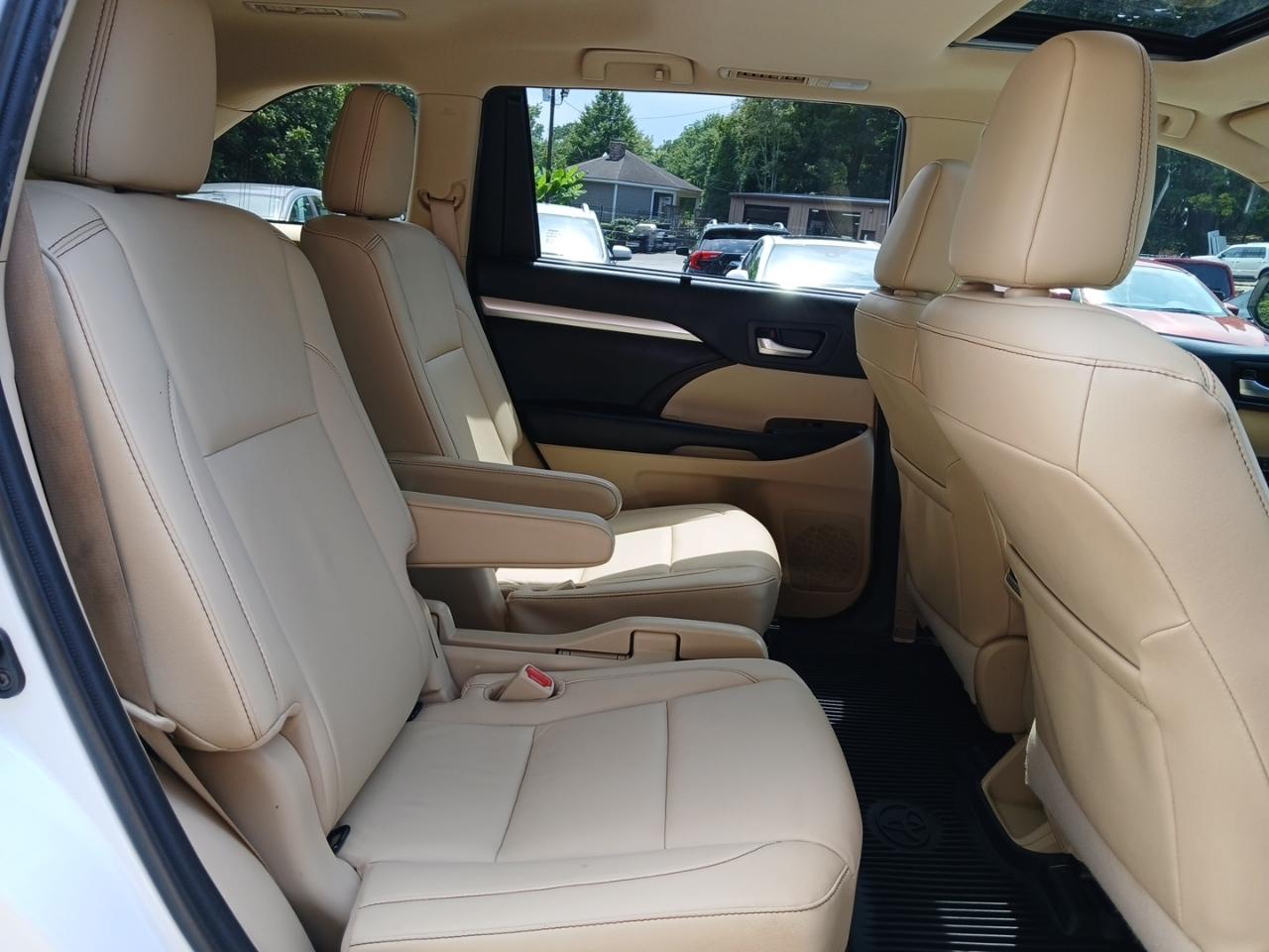 Toyota Highlander SE FWD V6 2019