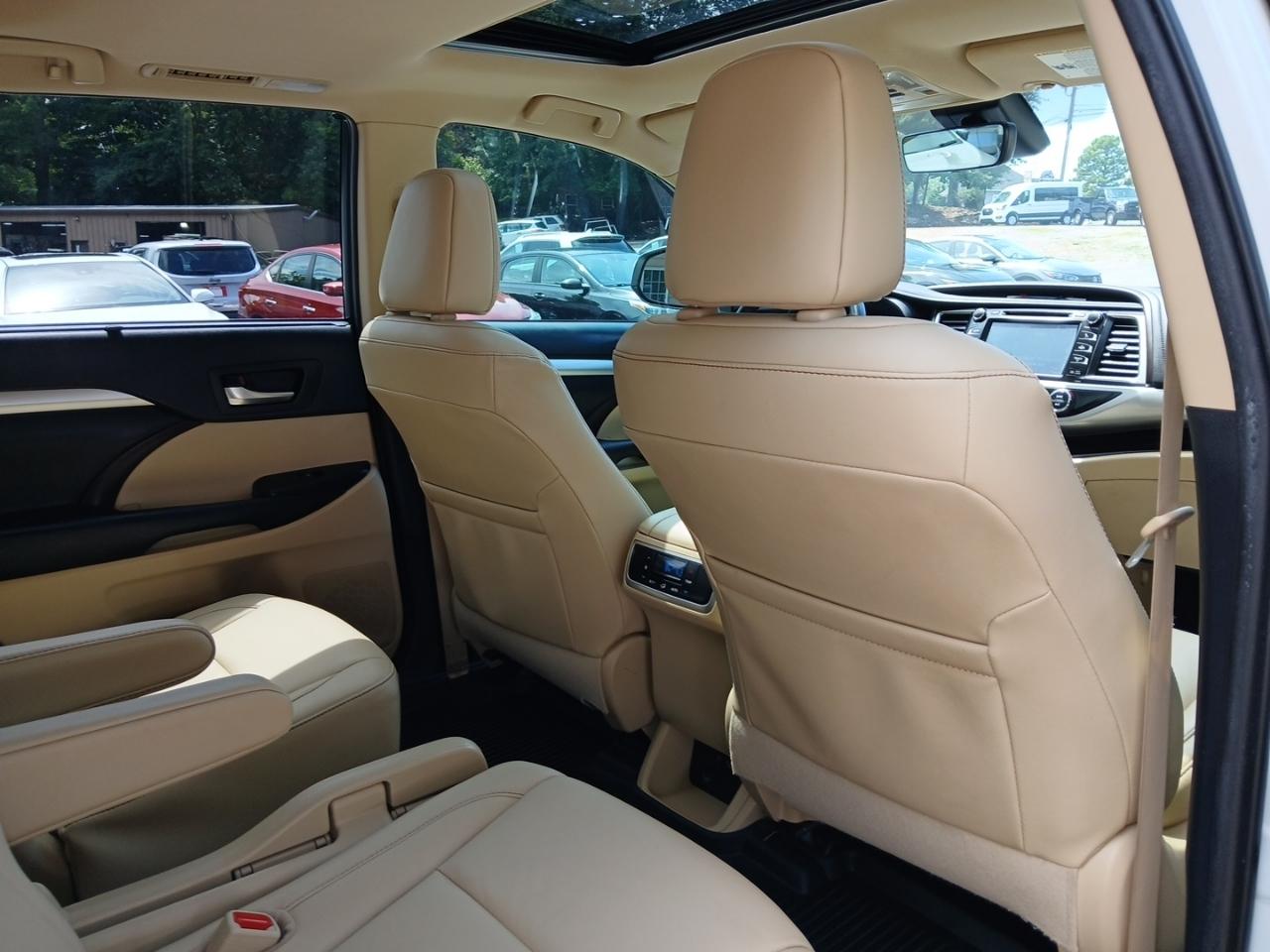 Toyota Highlander SE FWD V6 2019