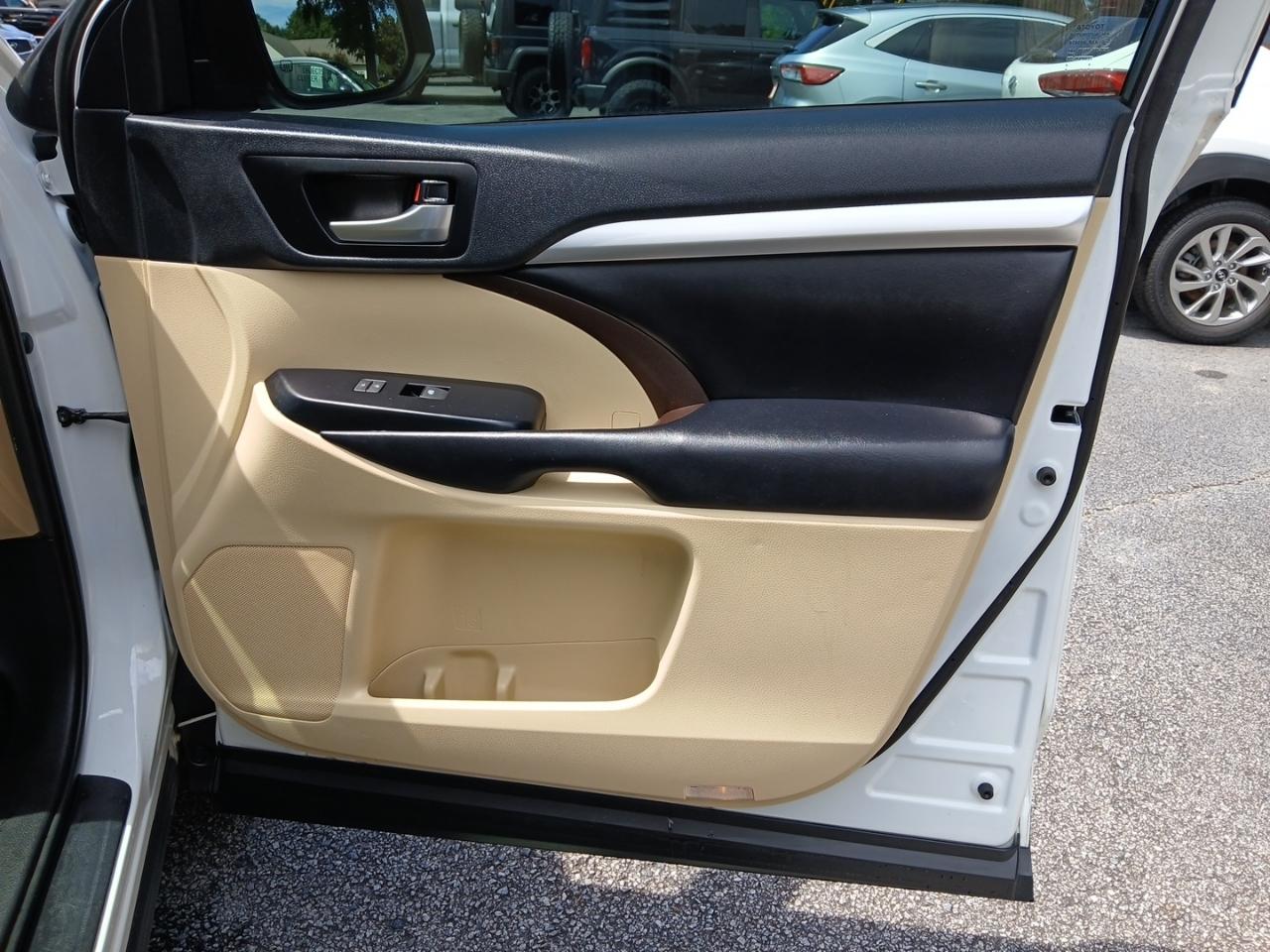 Toyota Highlander SE FWD V6 2019