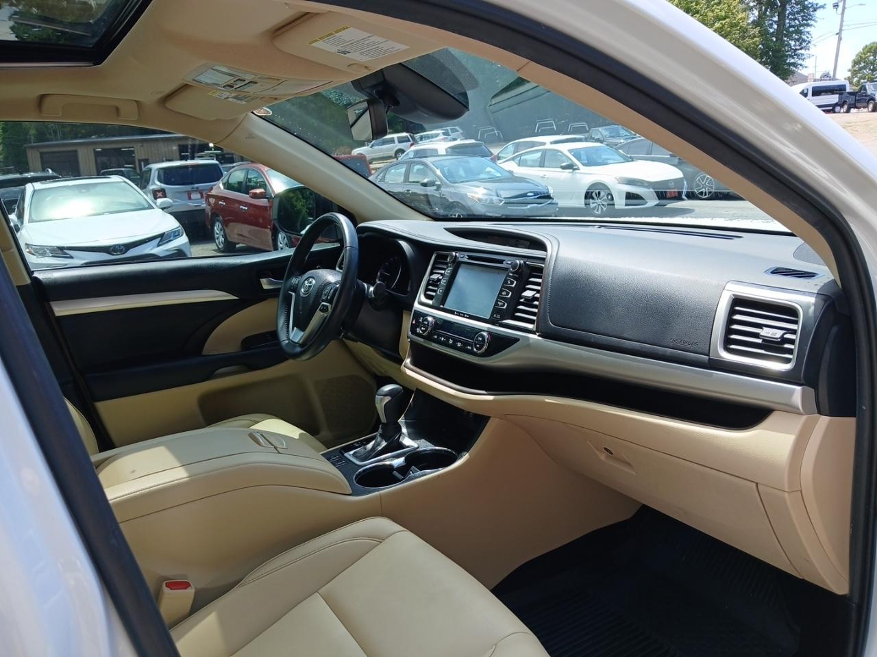 Toyota Highlander SE FWD V6 2019