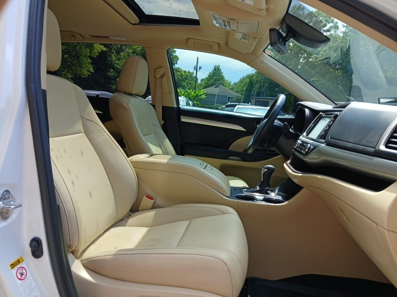 Toyota Highlander SE FWD V6 2019