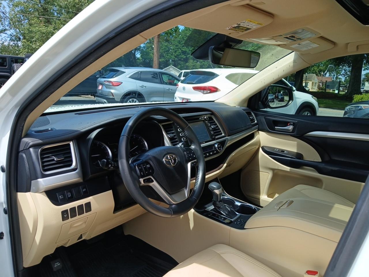 Toyota Highlander SE FWD V6 2019
