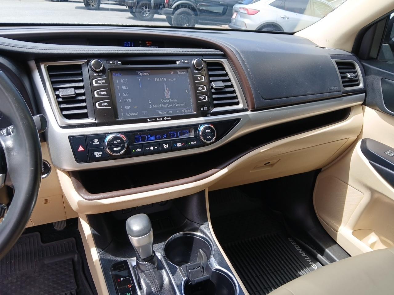 Toyota Highlander SE FWD V6 2019