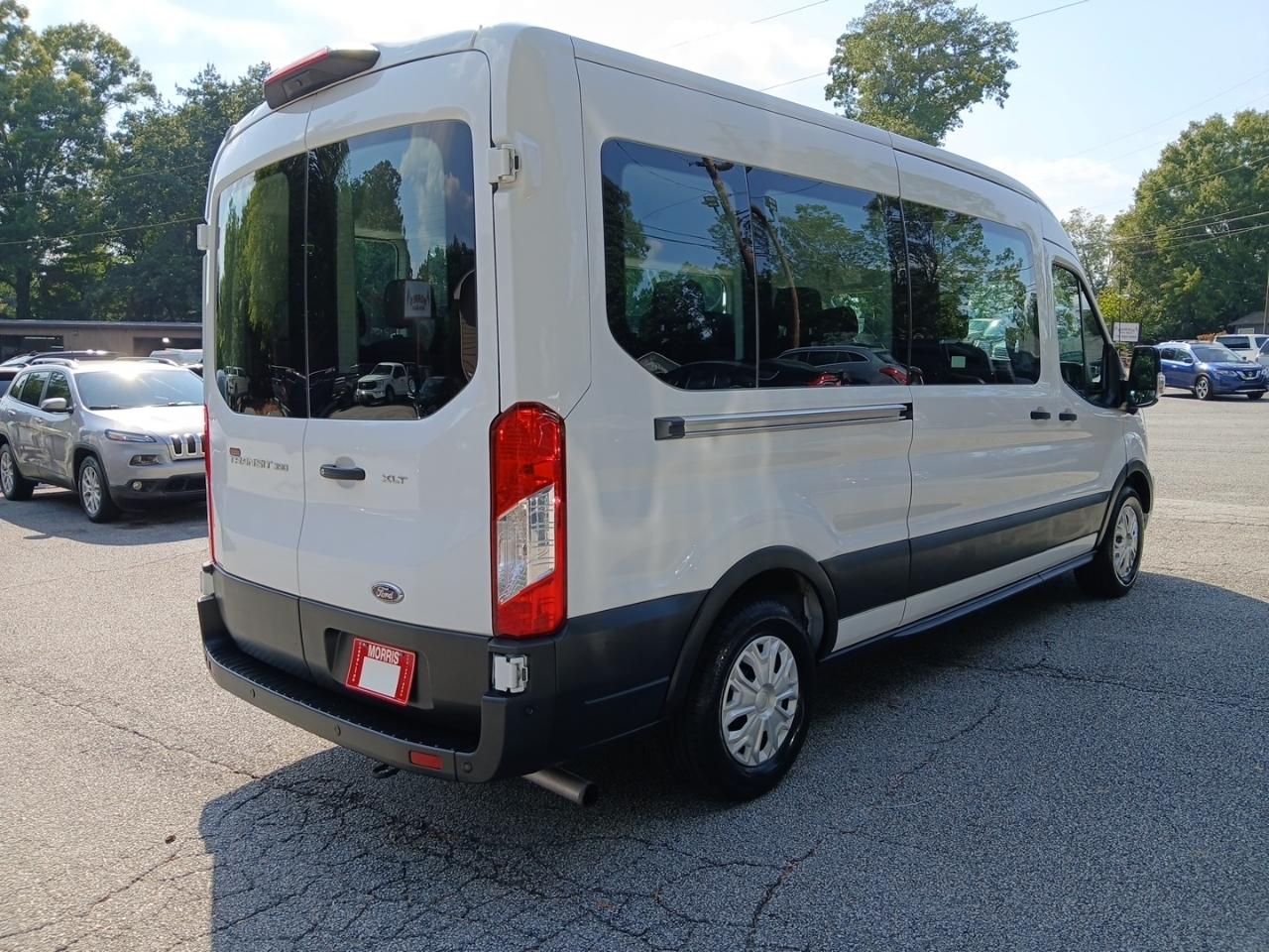 Ford Transit 350 Wagon Med. Roof XL w/Sliding Pass. 148-in. WB 2023