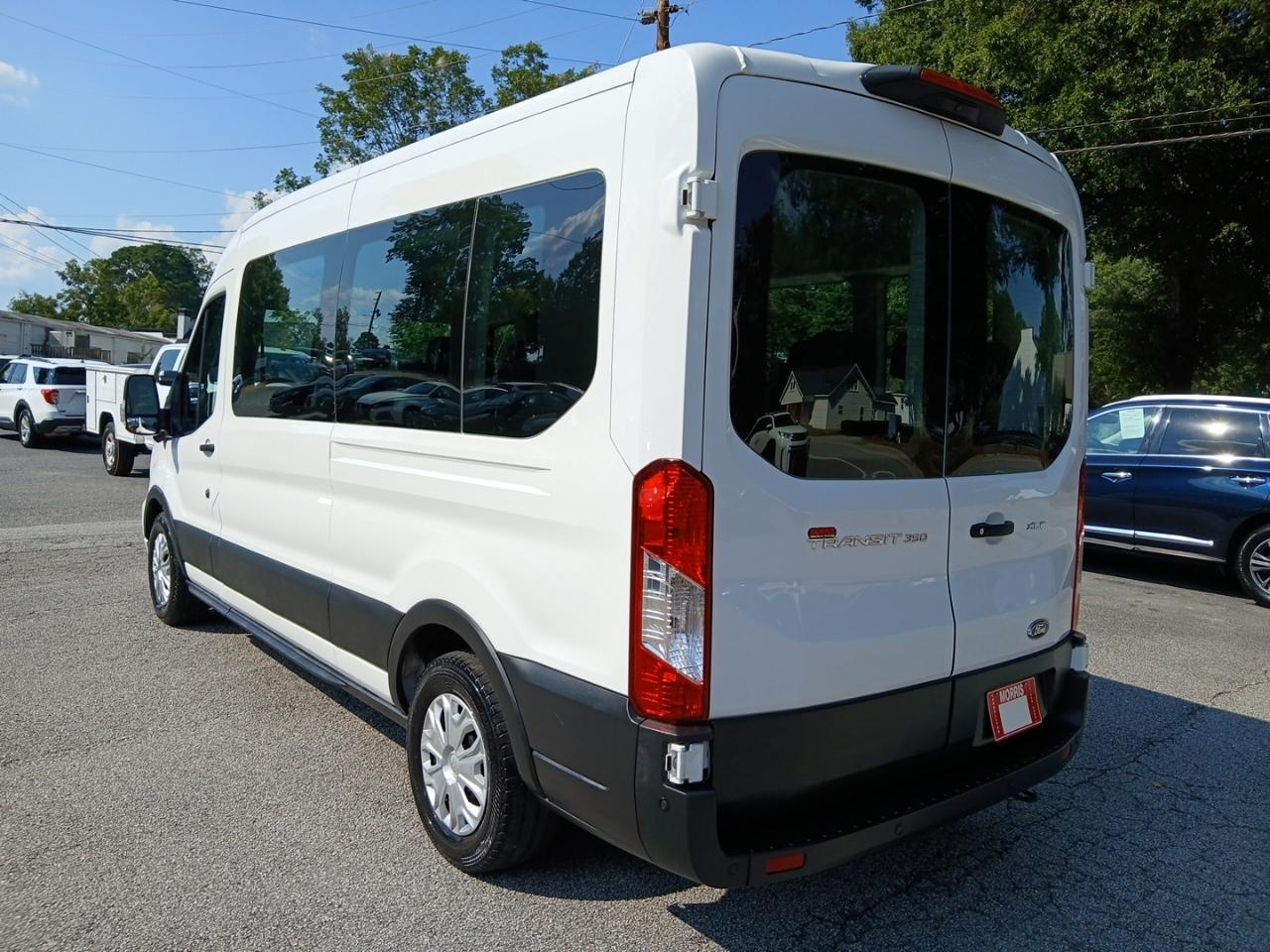 Ford Transit 350 Wagon Med. Roof XL w/Sliding Pass. 148-in. WB 2023
