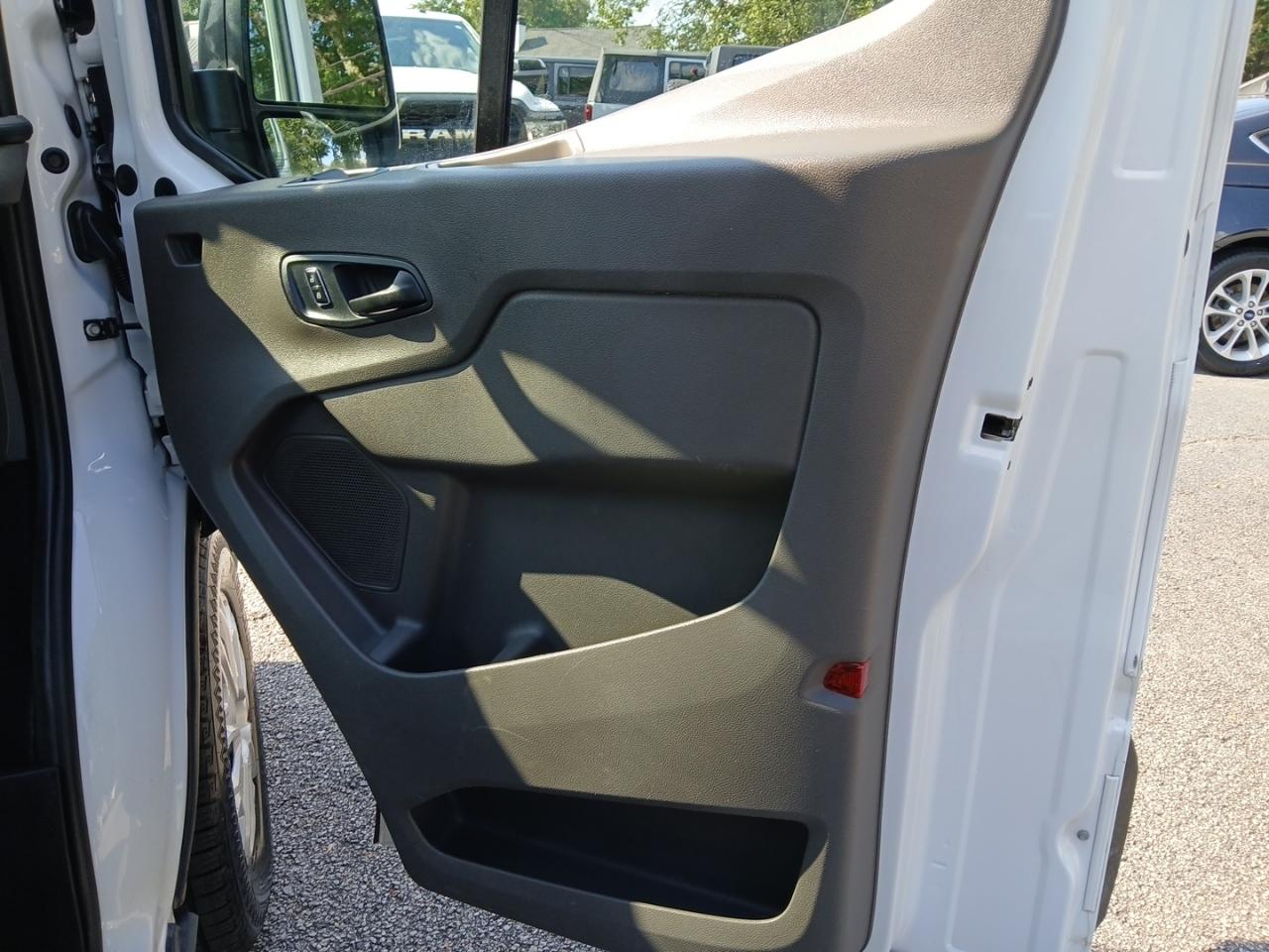 Ford Transit 350 Wagon Med. Roof XL w/Sliding Pass. 148-in. WB 2023