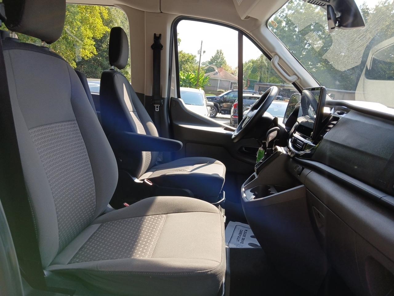 Ford Transit 350 Wagon Med. Roof XL w/Sliding Pass. 148-in. WB 2023