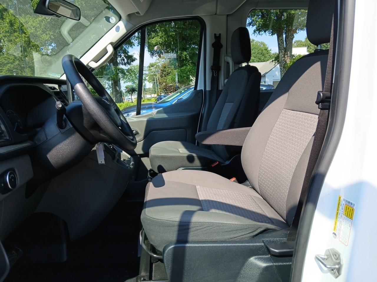 Ford Transit 350 Wagon Med. Roof XL w/Sliding Pass. 148-in. WB 2023