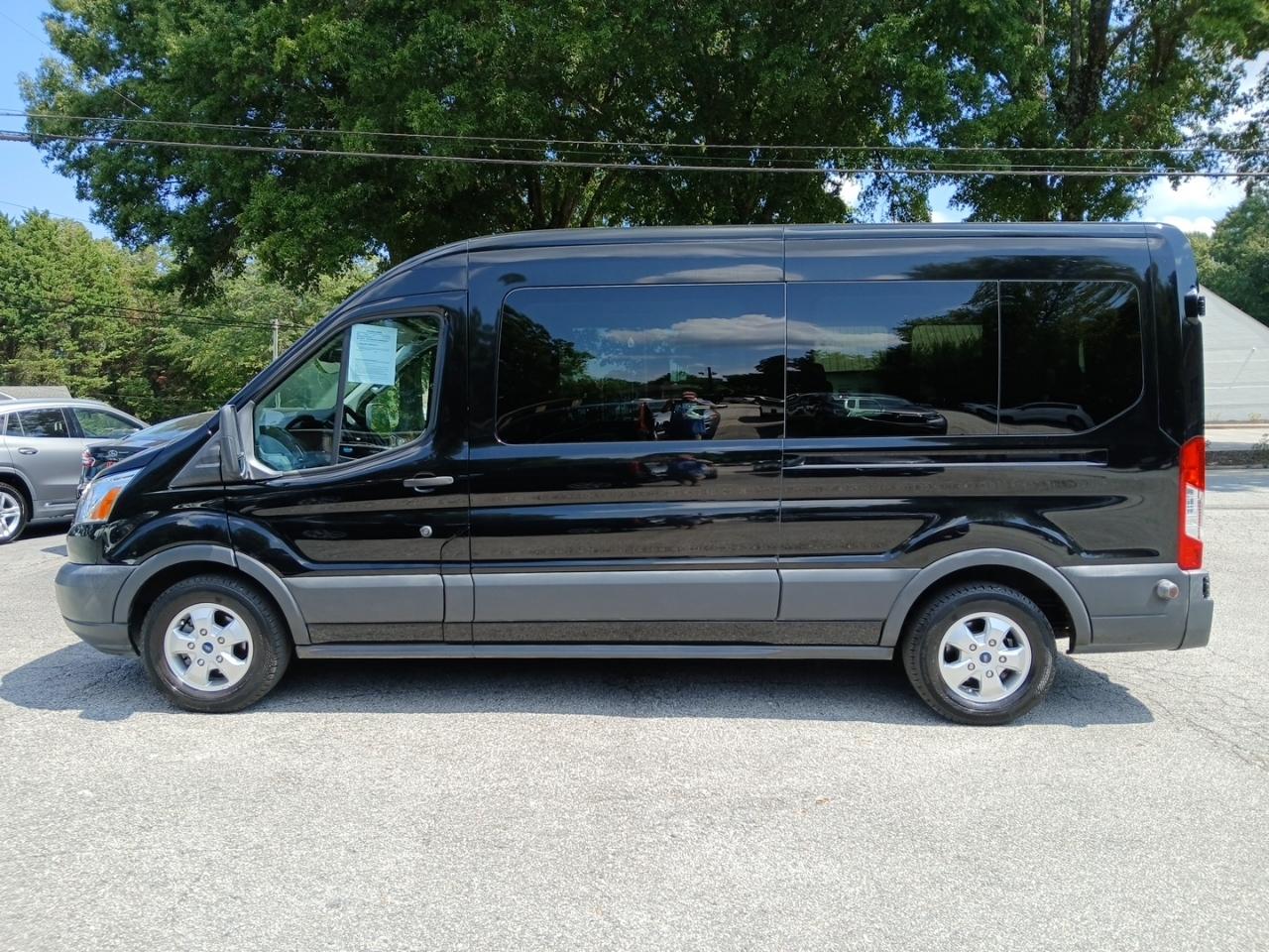 Ford Transit 350 Wagon Med. Roof XL w/Sliding Pass. 148-in. WB 2018