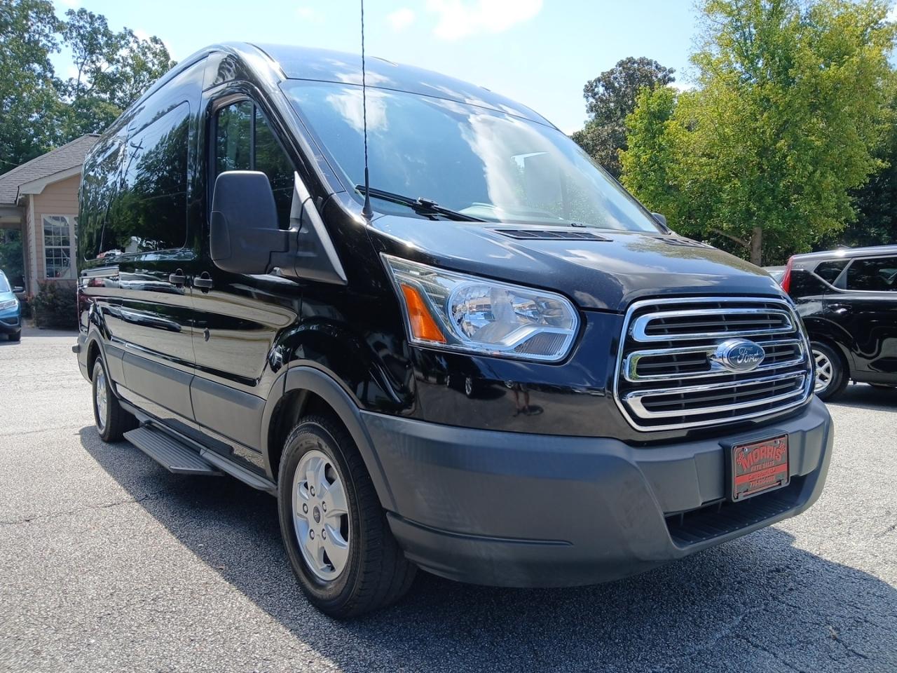 Ford Transit 350 Wagon Med. Roof XL w/Sliding Pass. 148-in. WB 2018