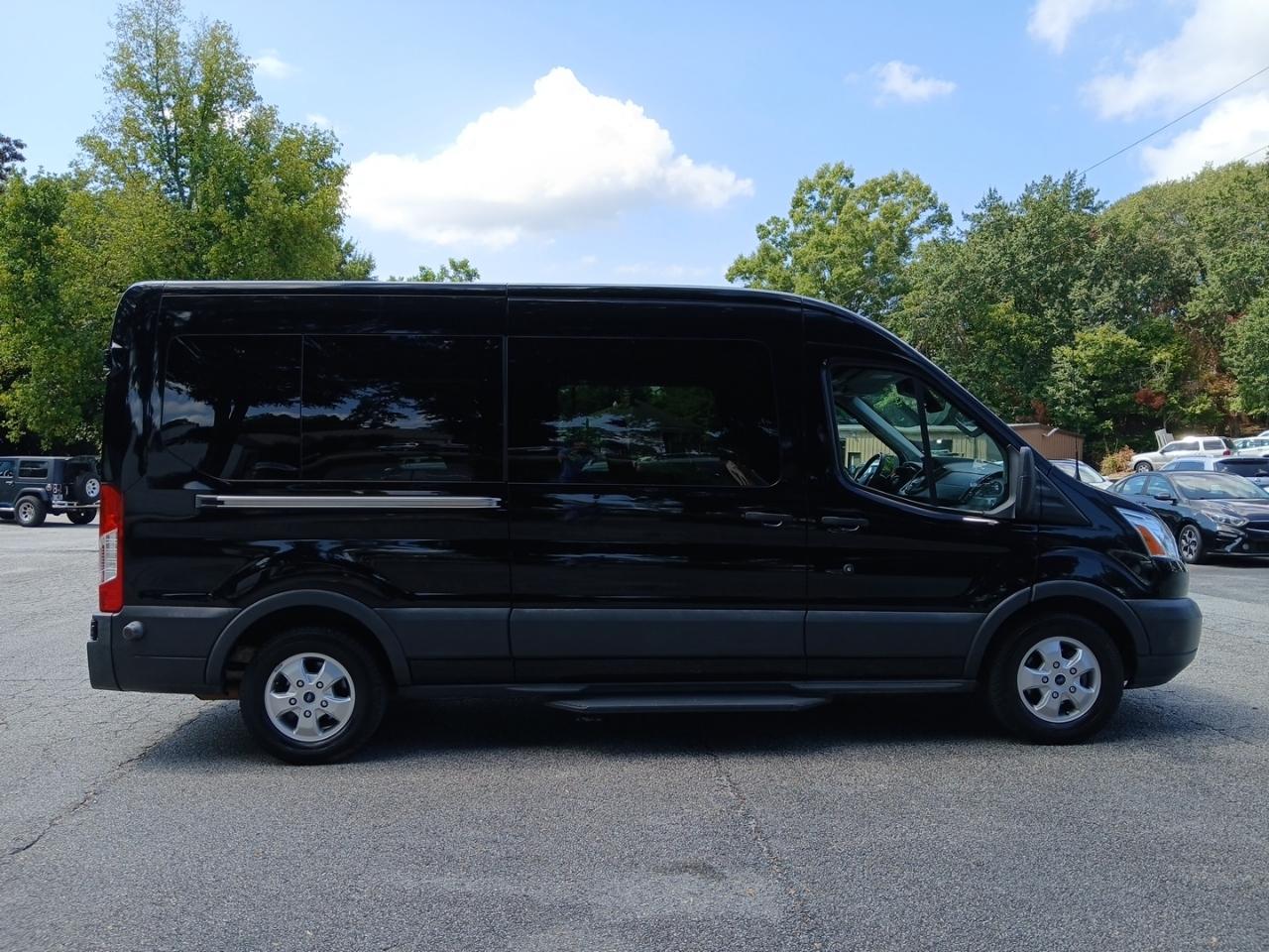 Ford Transit 350 Wagon Med. Roof XL w/Sliding Pass. 148-in. WB 2018
