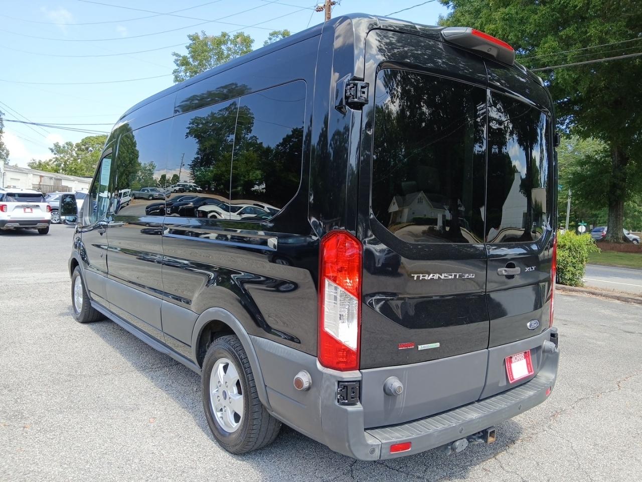 Ford Transit 350 Wagon Med. Roof XL w/Sliding Pass. 148-in. WB 2018