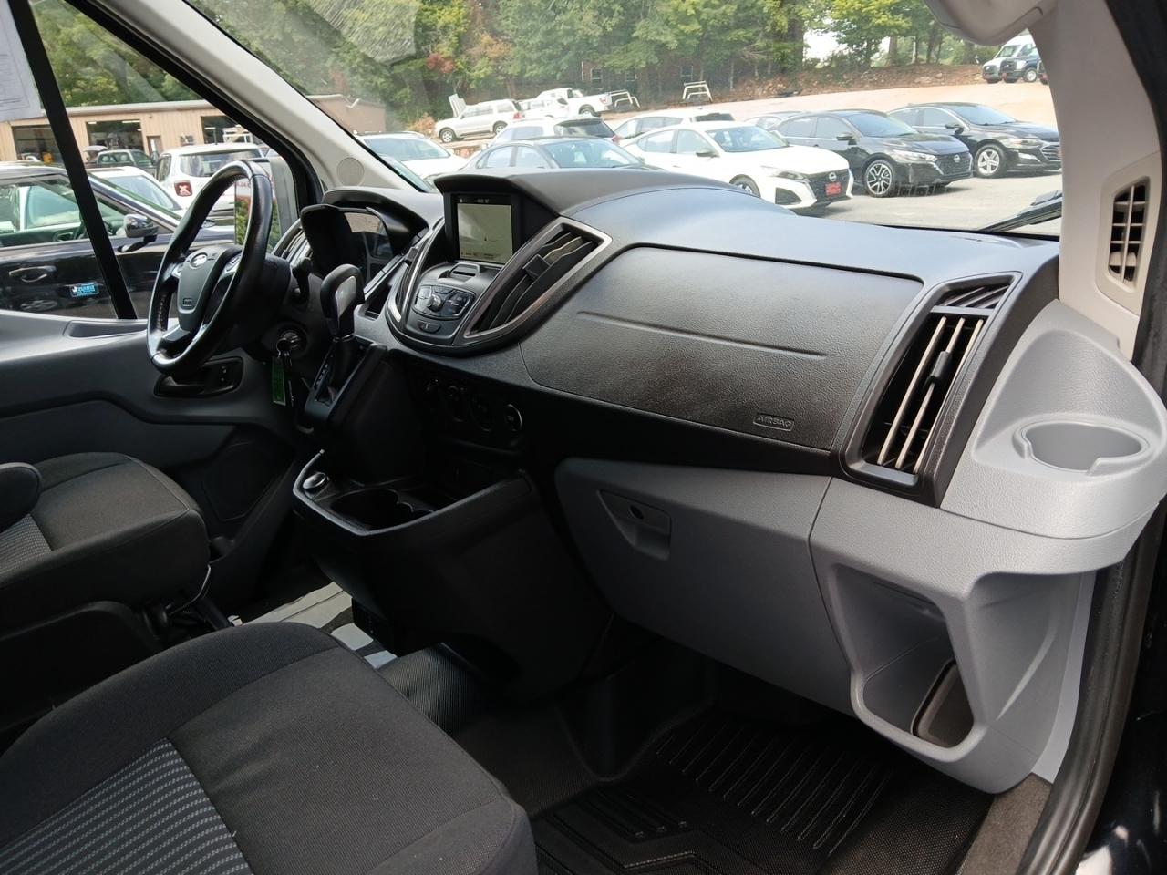 Ford Transit 350 Wagon Med. Roof XL w/Sliding Pass. 148-in. WB 2018