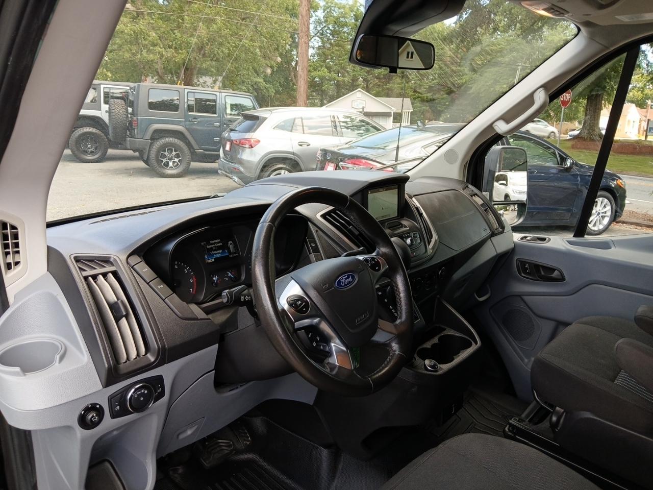 Ford Transit 350 Wagon Med. Roof XL w/Sliding Pass. 148-in. WB 2018