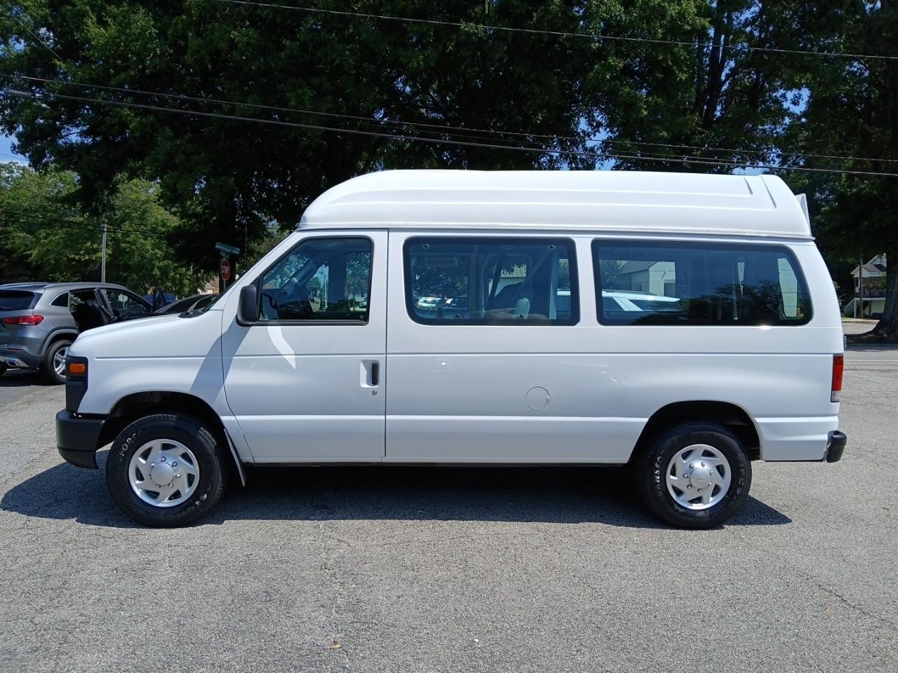Ford Econoline E-250 2012