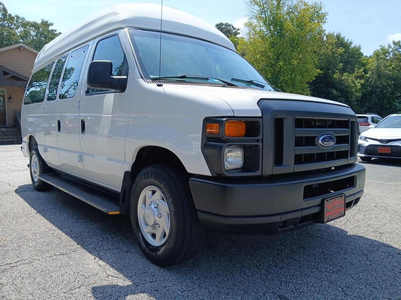 Ford Econoline E-250 2012
