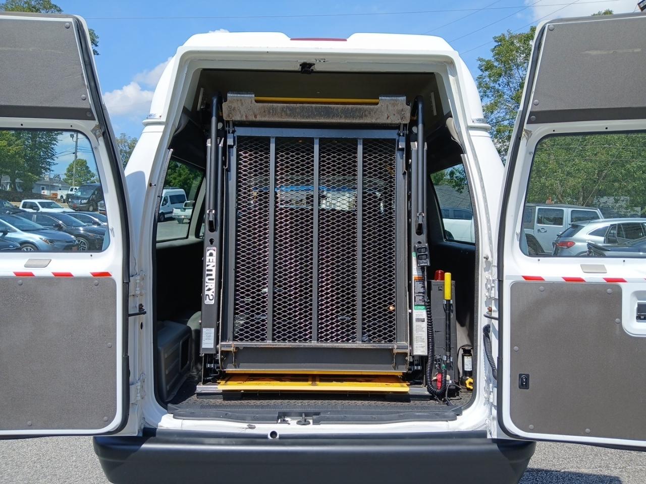 Ford Econoline E-250 2012