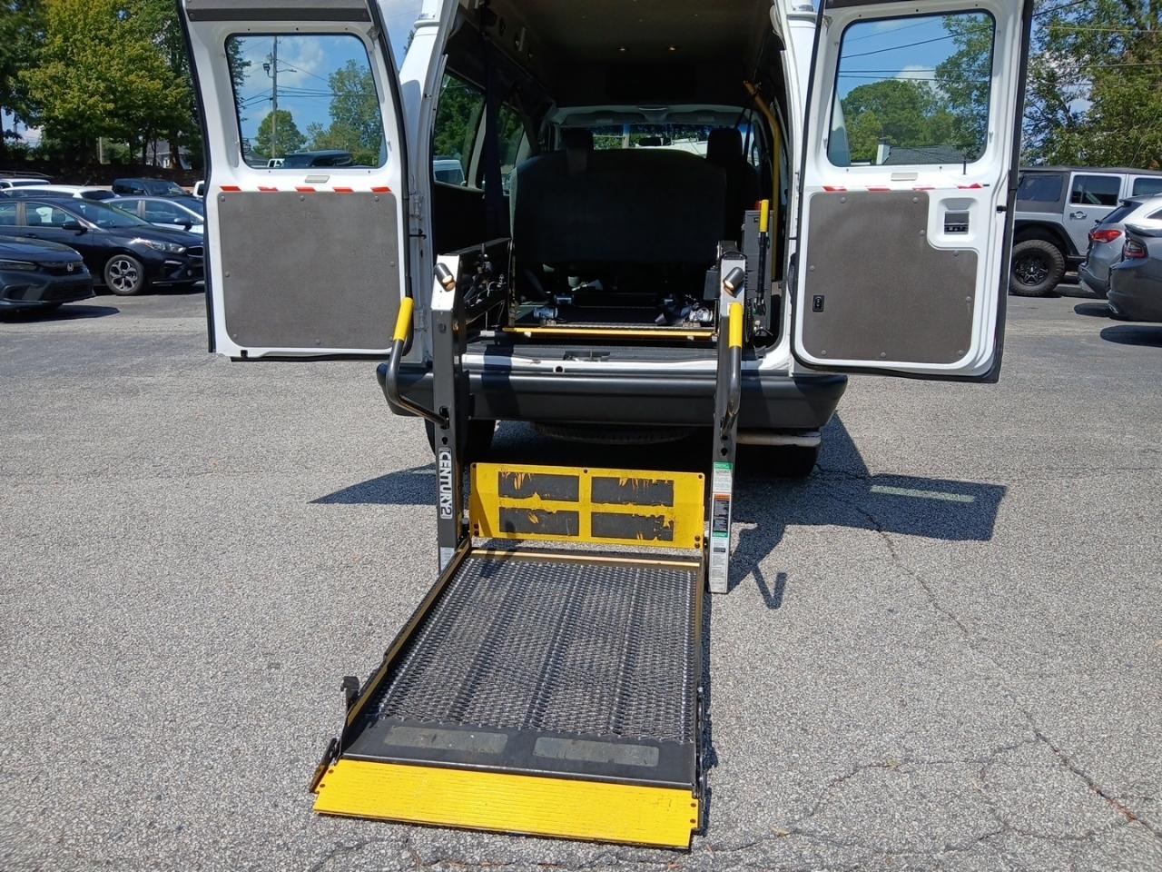 Ford Econoline E-250 2012