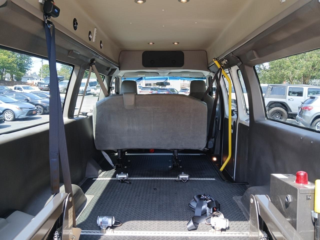 Ford Econoline E-250 2012