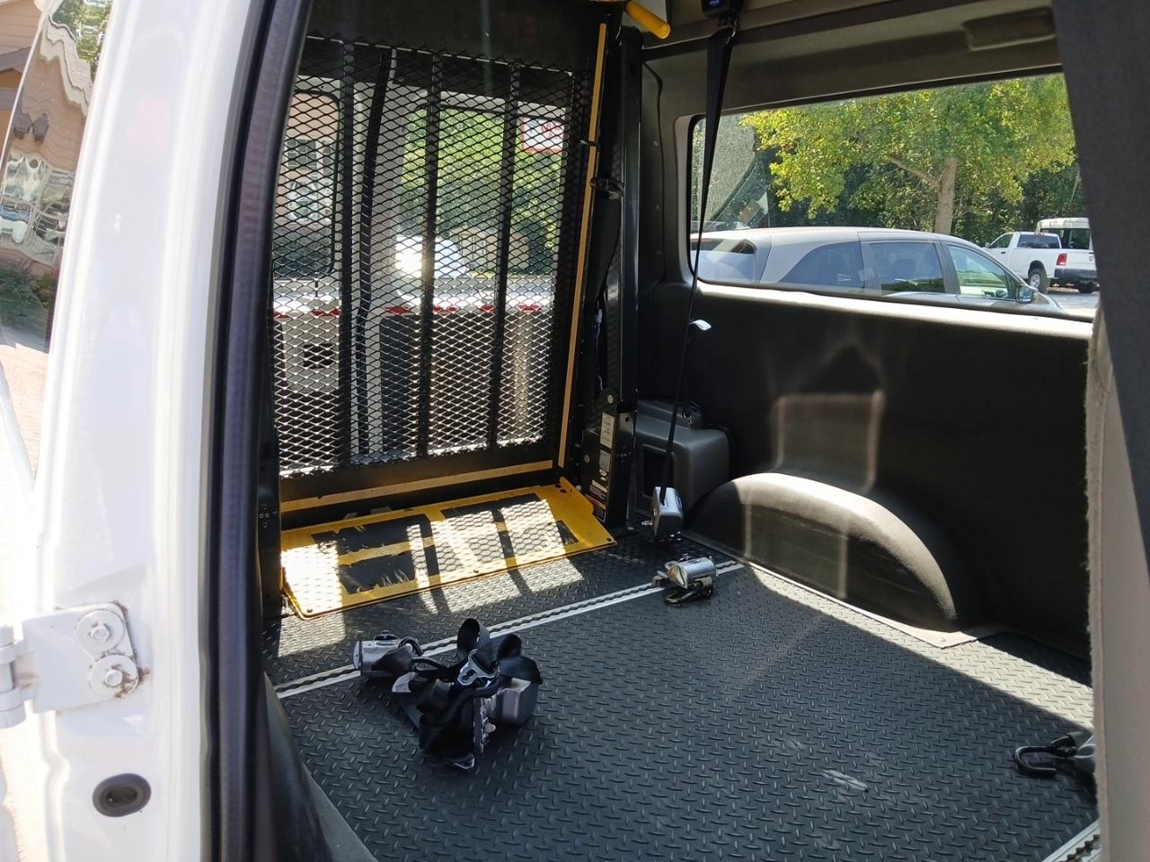 Ford Econoline E-250 2012