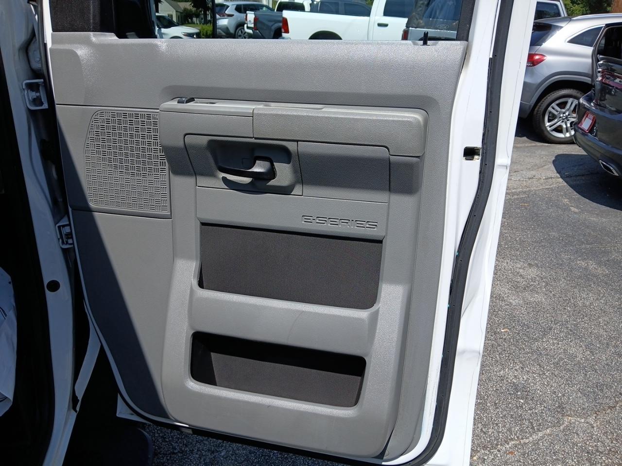 Ford Econoline E-250 2012