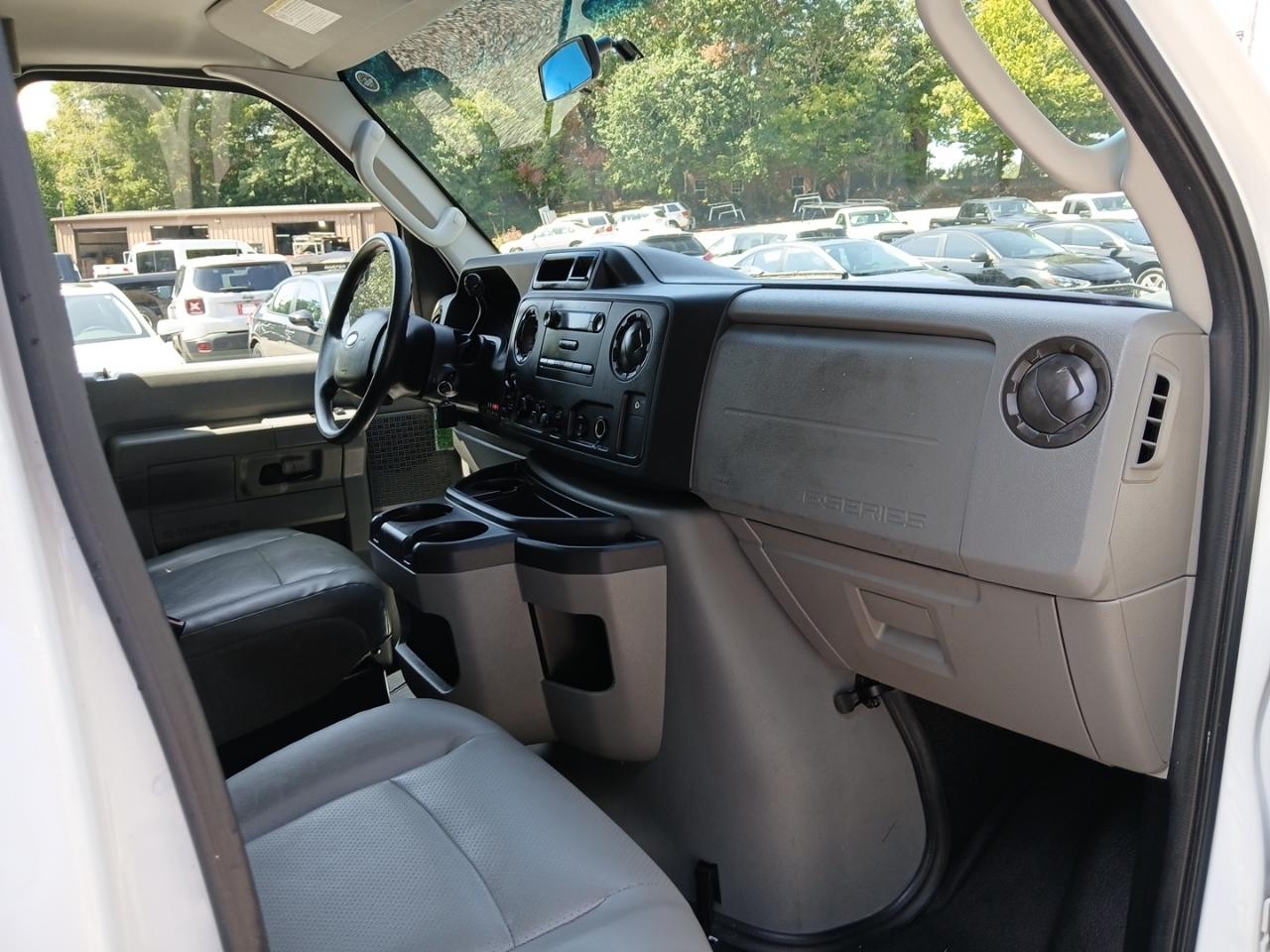 Ford Econoline E-250 2012