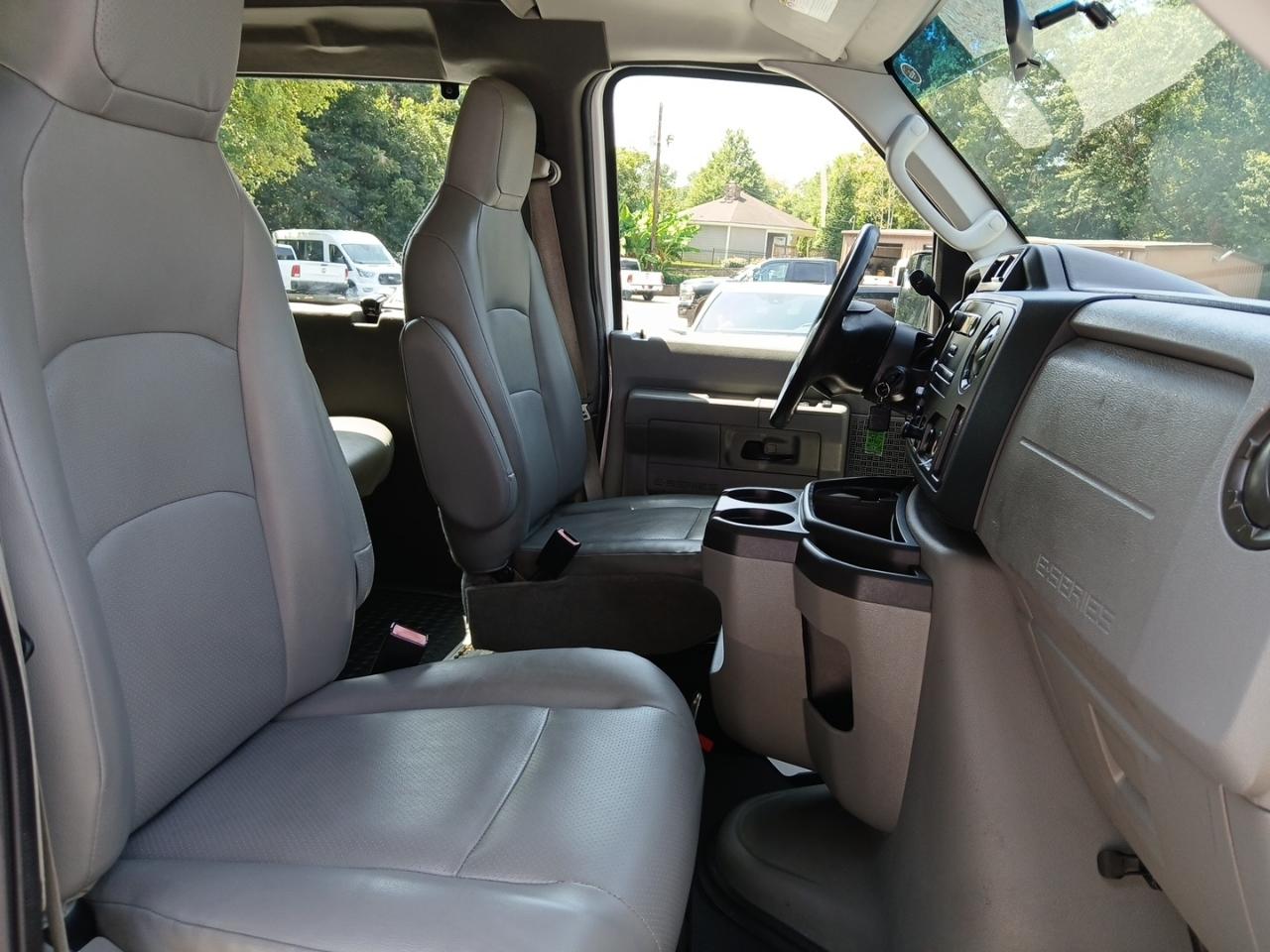 Ford Econoline E-250 2012