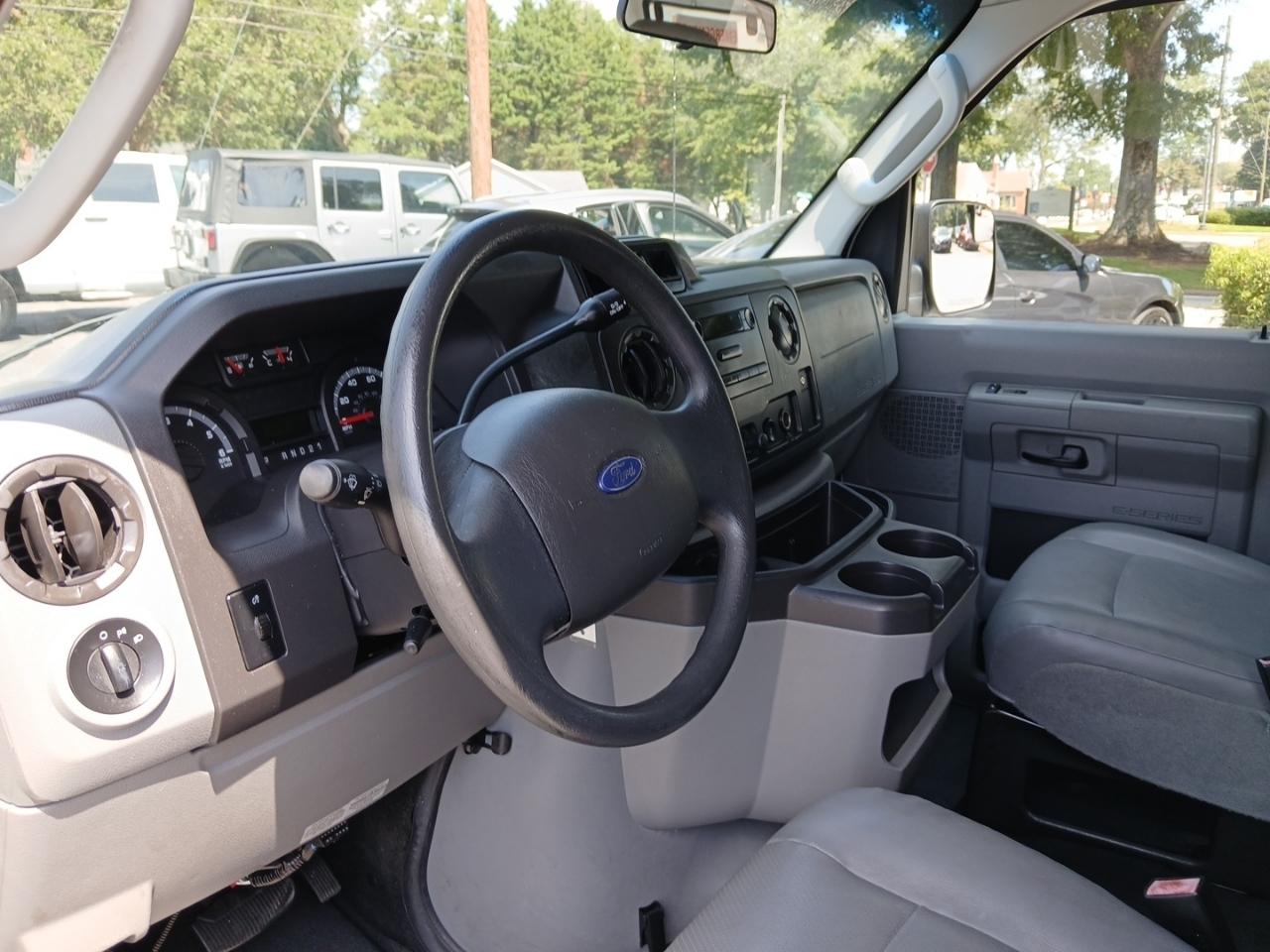 Ford Econoline E-250 2012