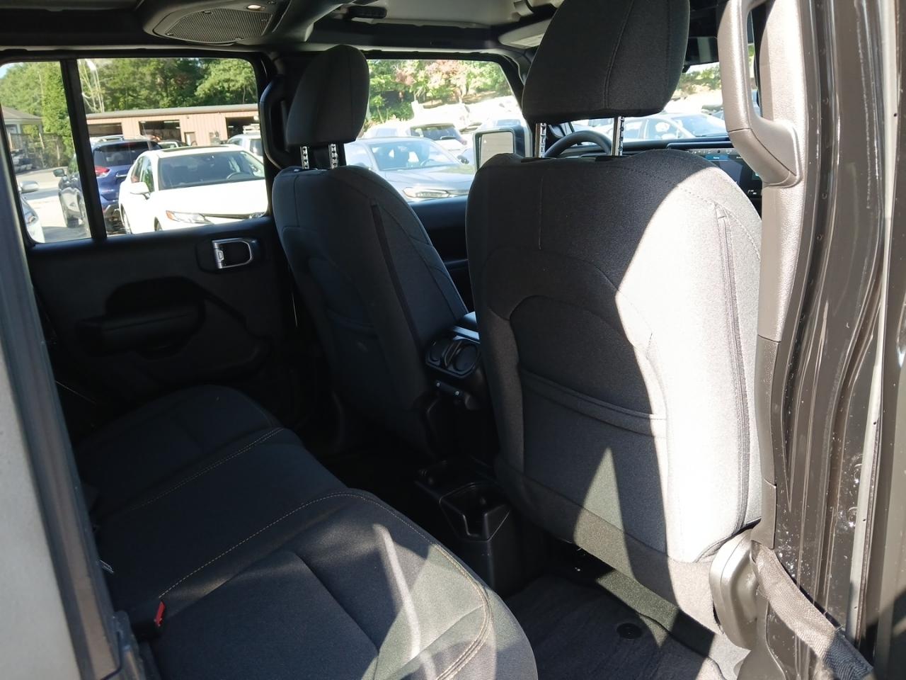Jeep Wrangler Sport 2024