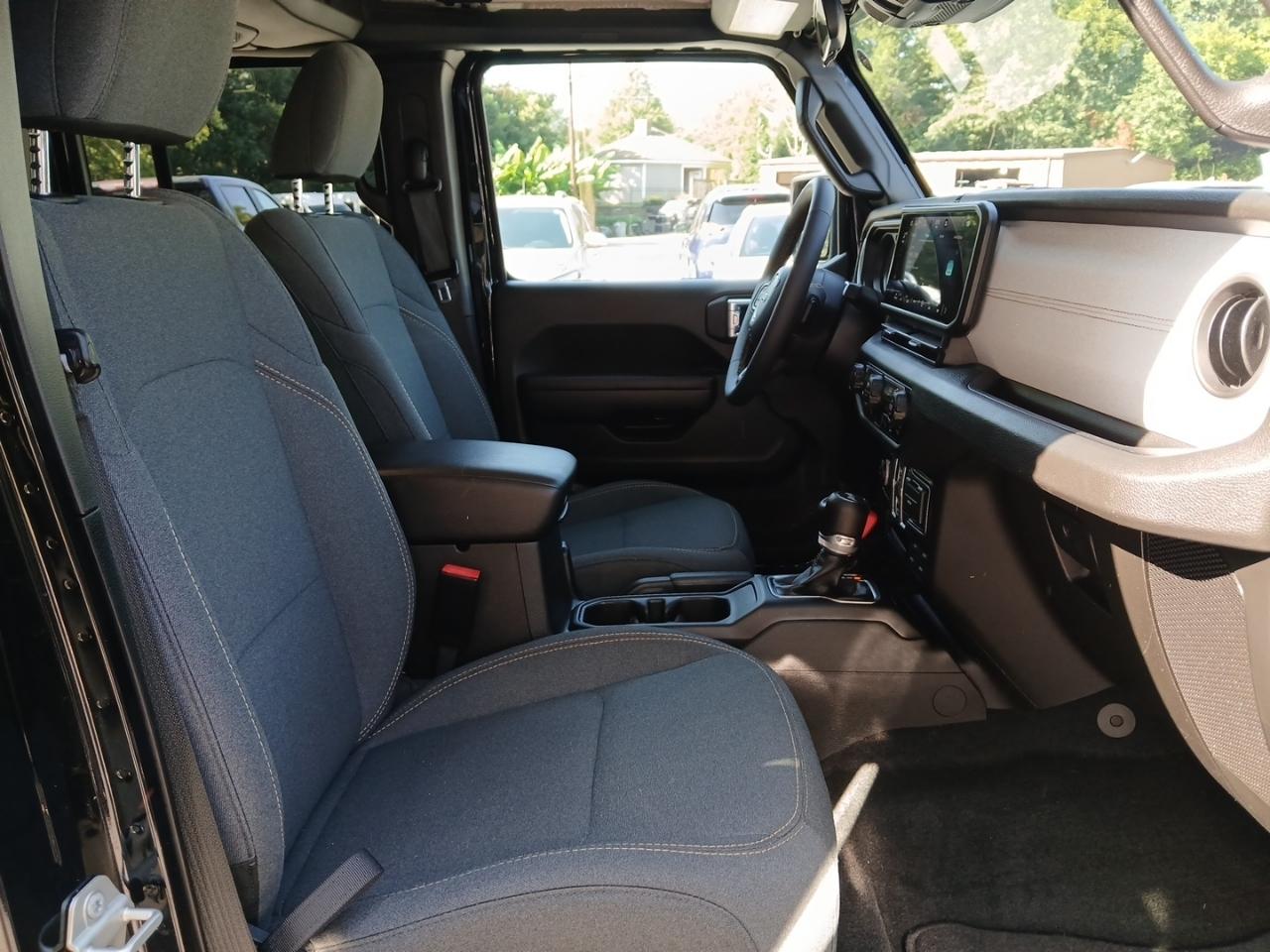Jeep Wrangler Sport 2024