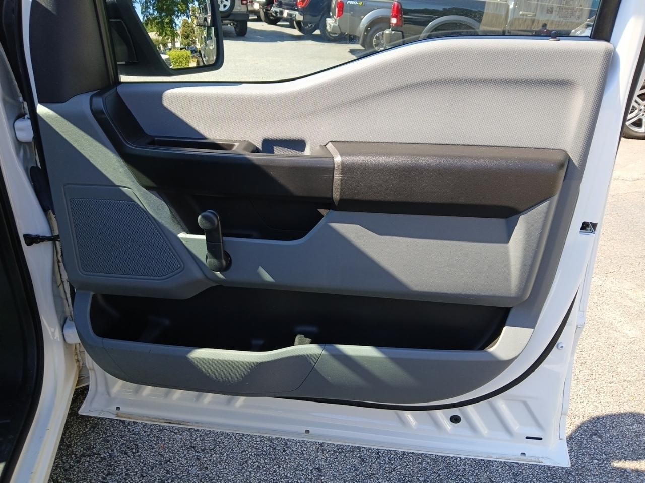 Ford F-150 2WD Reg Cab 122.5" XL 2021