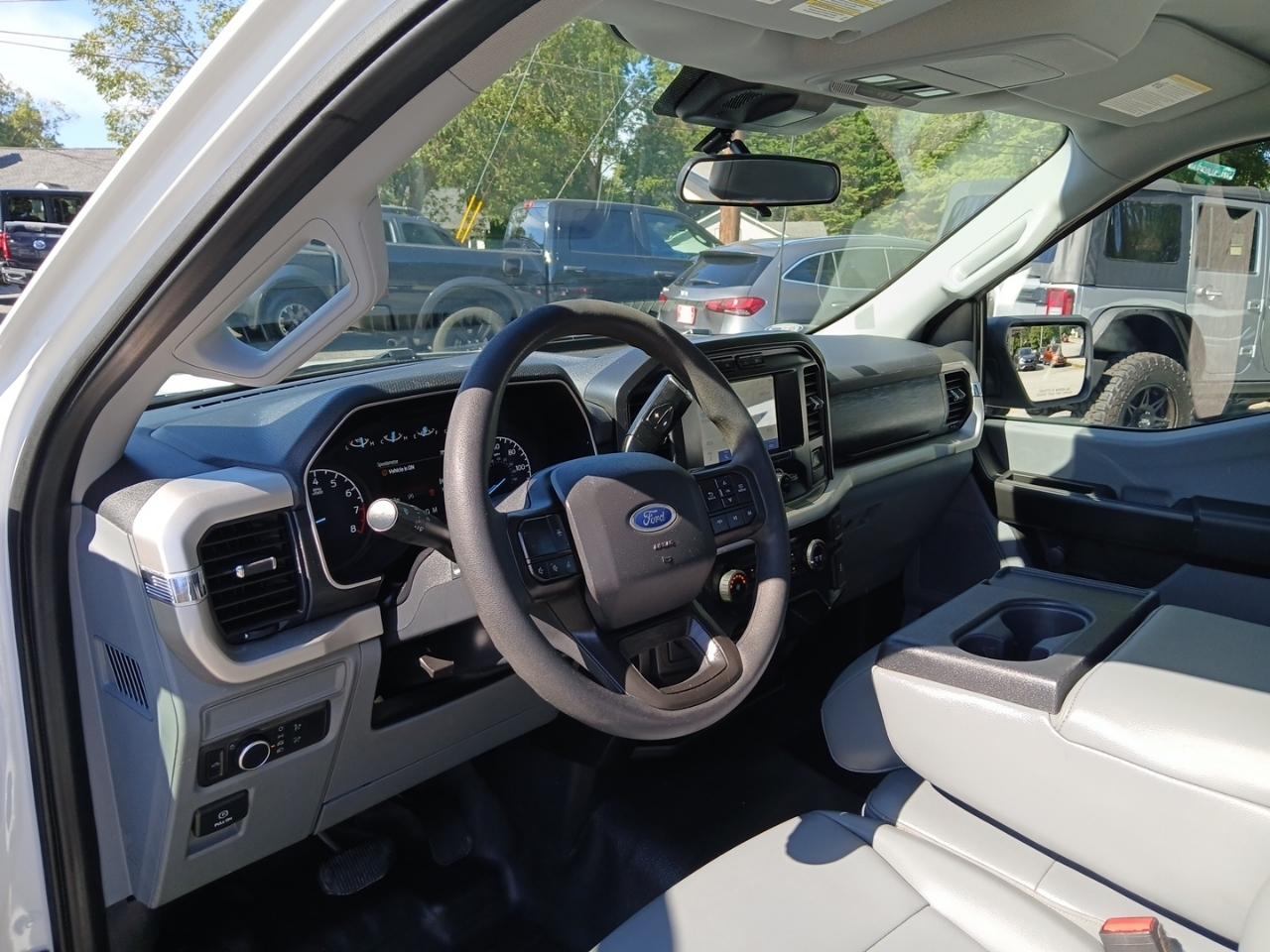 Ford F-150 2WD Reg Cab 122.5" XL 2021