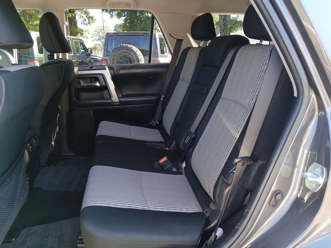 Toyota 4Runner SR5 2WD 2018