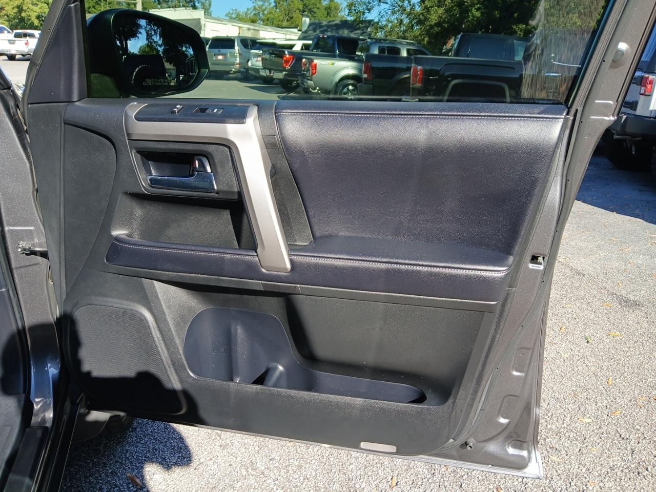 Toyota 4Runner SR5 2WD 2018