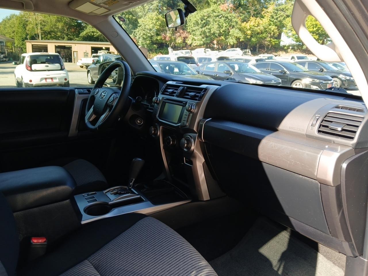 Toyota 4Runner SR5 2WD 2018