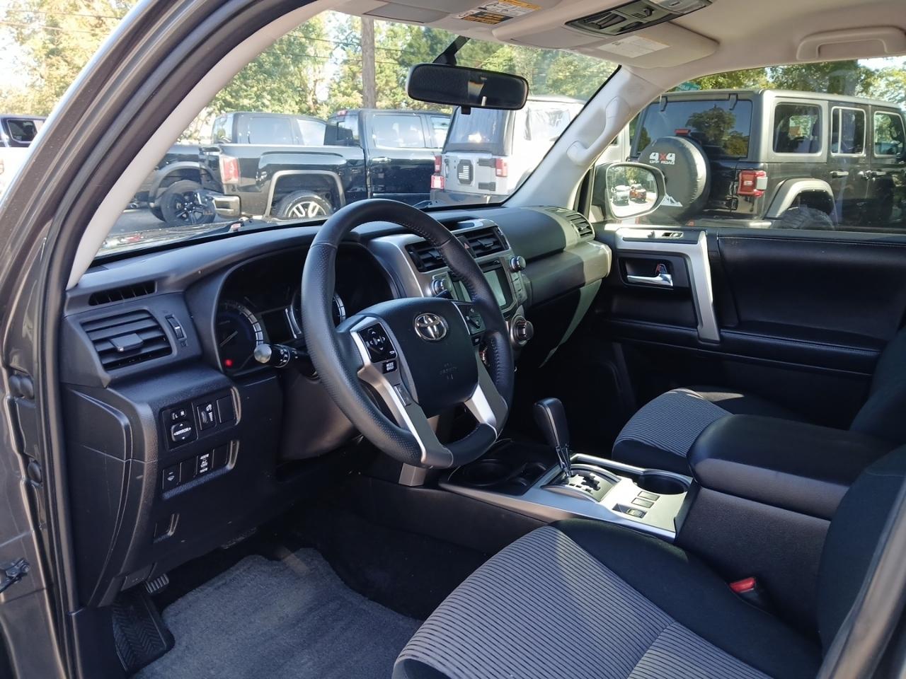 Toyota 4Runner SR5 2WD 2018