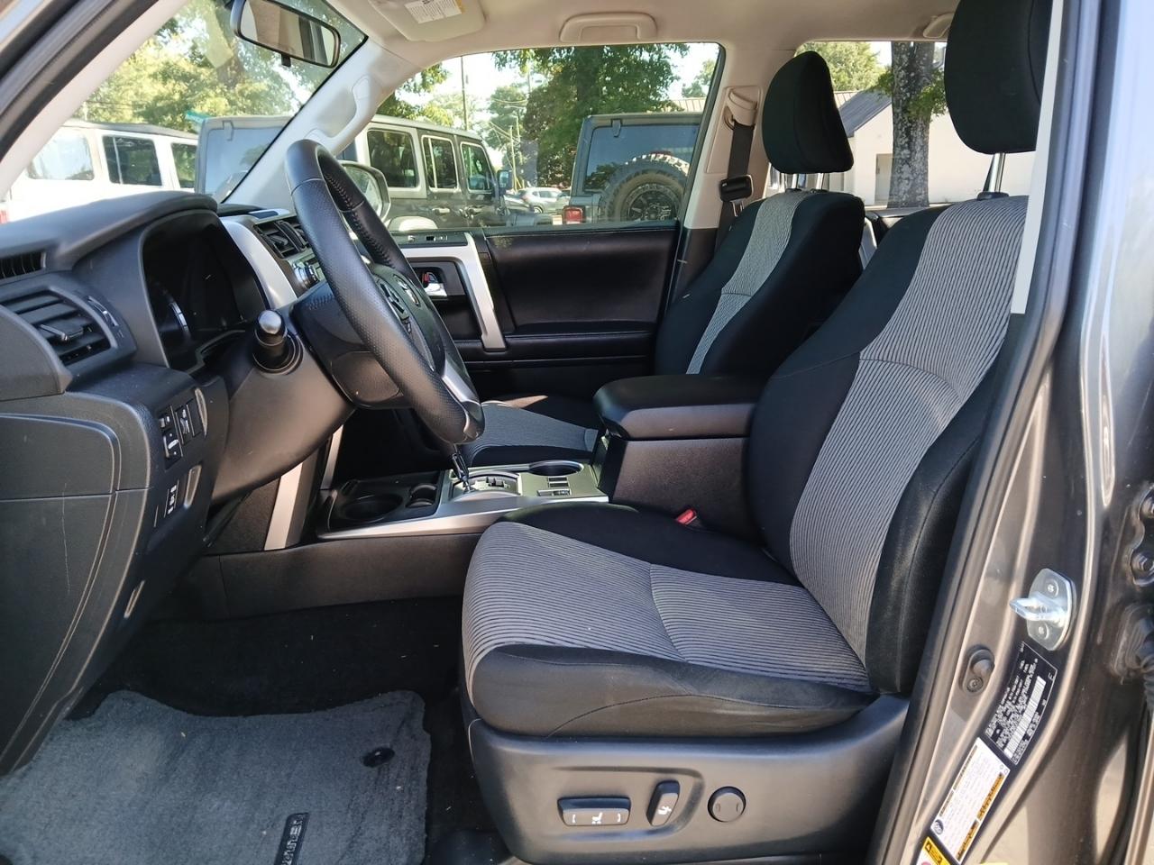 Toyota 4Runner SR5 2WD 2018