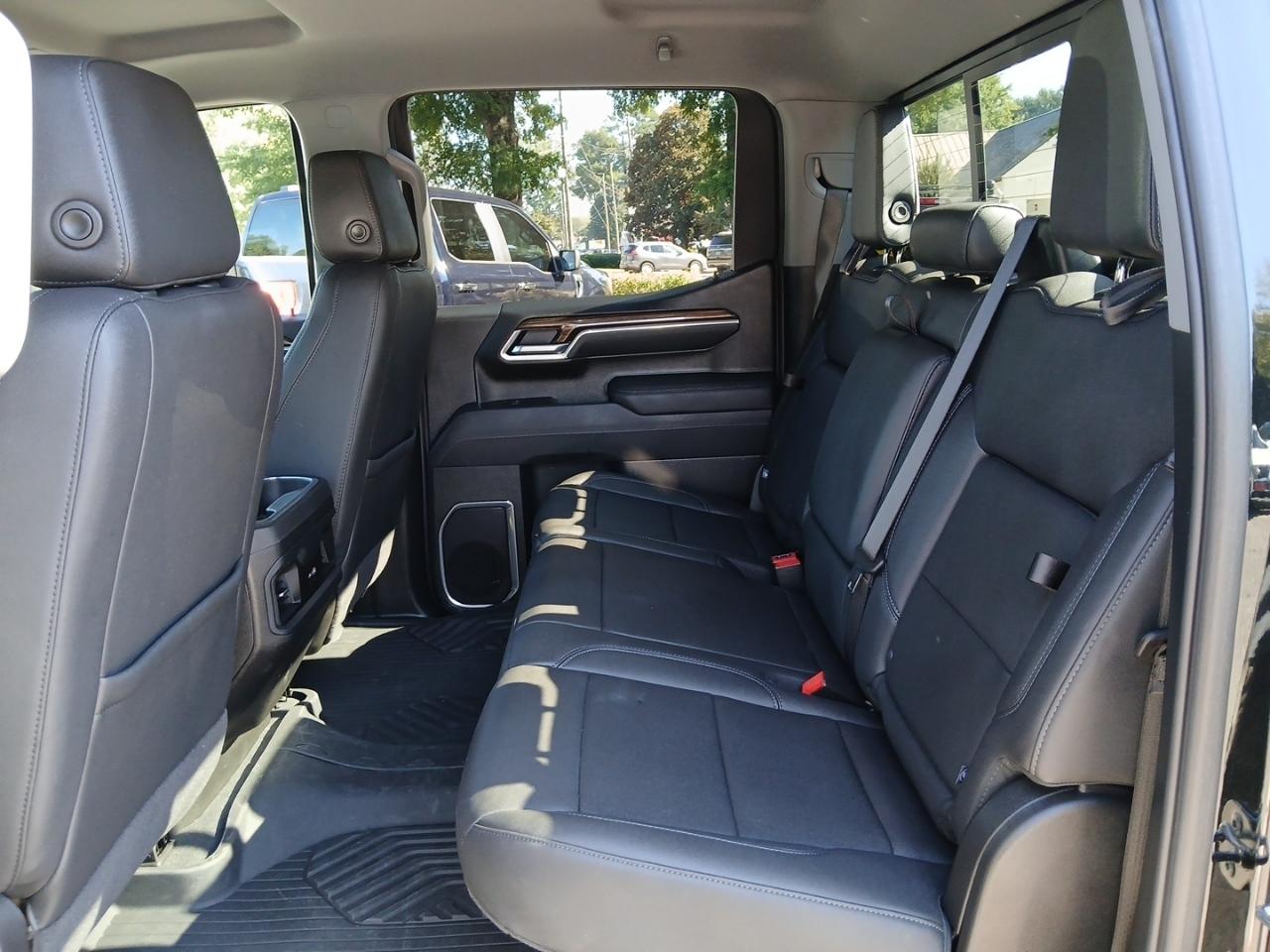 Chevrolet Silverado 1500 4WD Crew Cab 143.5" LT 2025