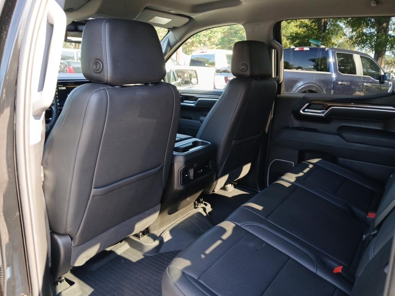 Chevrolet Silverado 1500 4WD Crew Cab 143.5" LT 2025